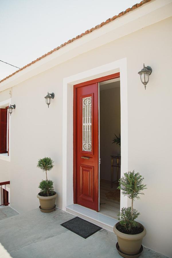 Yard Rooms Corinth Екстериор снимка