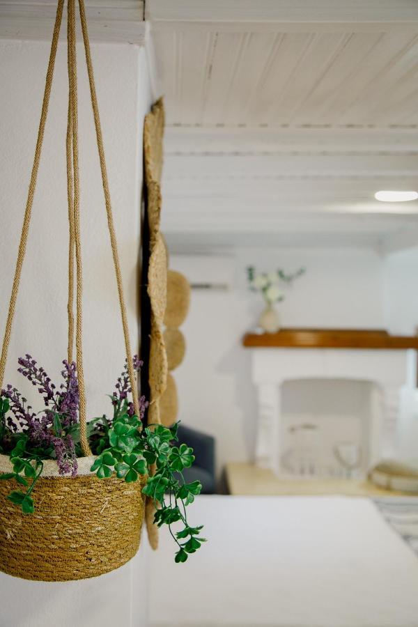 Yard Rooms Corinth Екстериор снимка