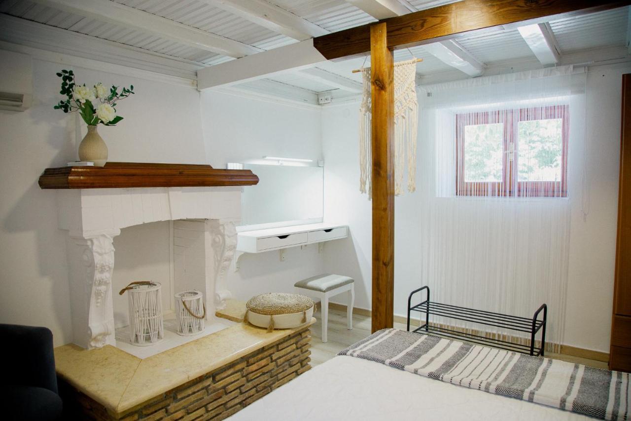 Yard Rooms Corinth Екстериор снимка